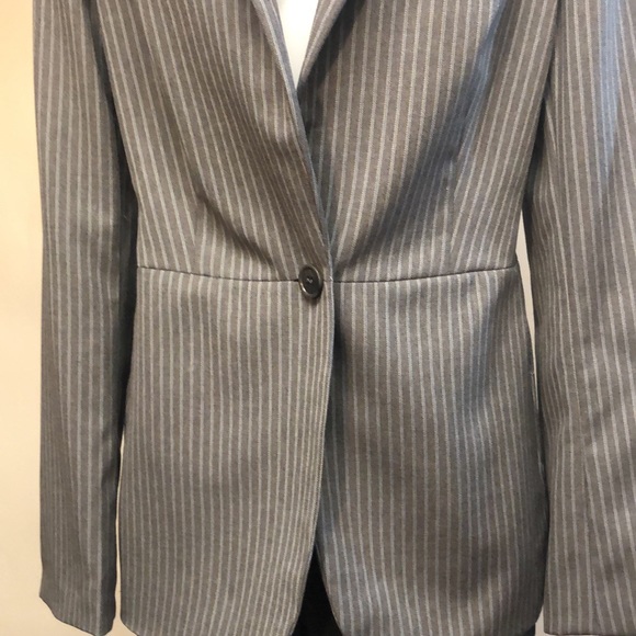 Women’s Adrienne Vittadini Classico Gray Stripe Blazer Size 8 - Picture 5 of 9